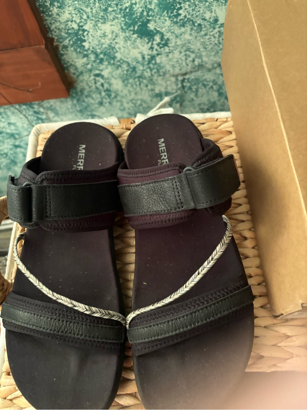 Merrell sandals  blk new with out tags
